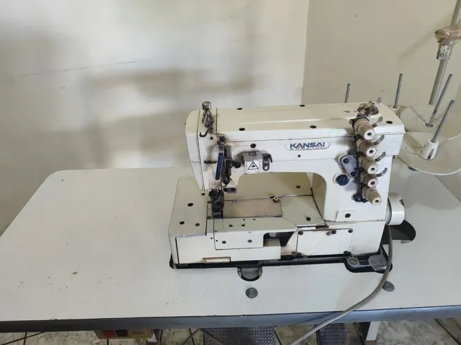 Vendo máquina de costura Galoneira kansai