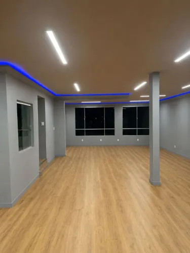 PRÉDIO COMERCIAL.