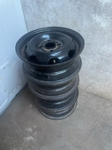 Vendo roda de ferro 13