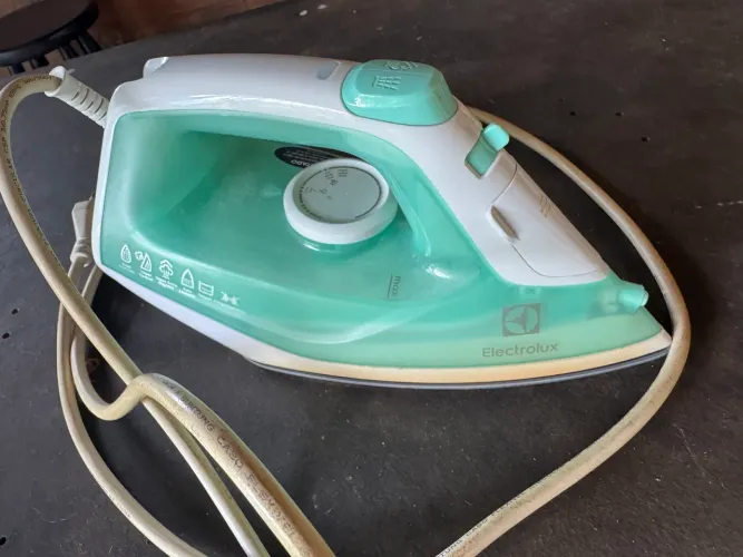 Ferro de Passar Electrolux - Não está esquentando - Para conserto ou retirada de peças