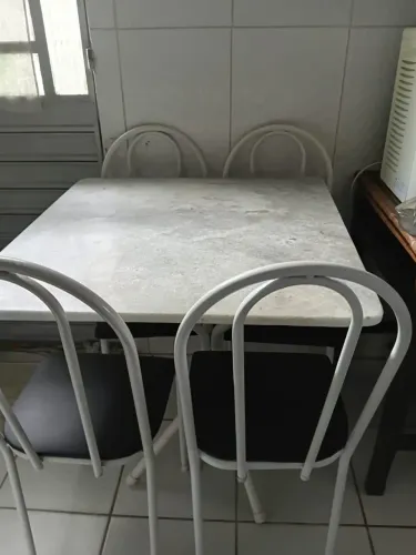 Mesa de Jantar de Mármore com Cadeiras em Corino - Ótimo Estado