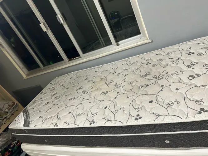 Colchão solteiro em ótimo estado com pouco tempo de uso