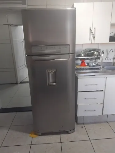Geladeira frost free electrolux 428L