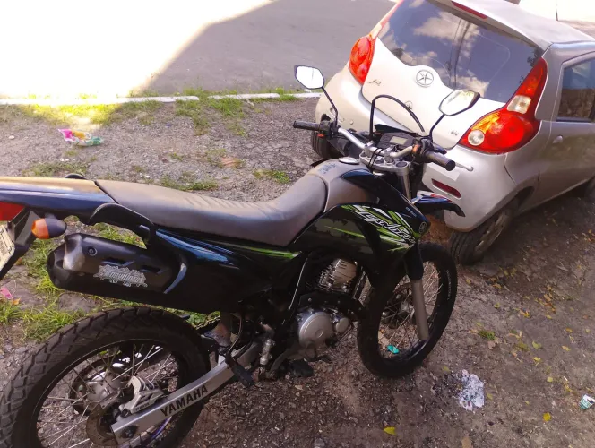 Vendo Lander 2013, super conservada, totalmente revisada e com 2 pneus novos.