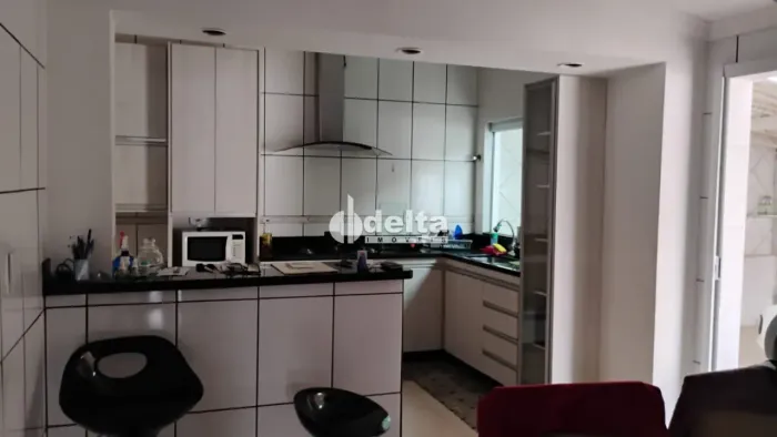 Casa residencial disponível para venda no bairro Granada em Uberlândia-MG