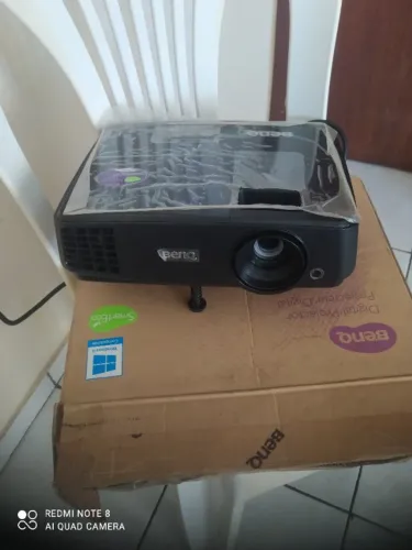 Projetor e tela de projeção tripé 