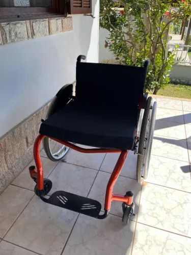 Cadeira de rodas monobloco [PERFEITO ESTADO]