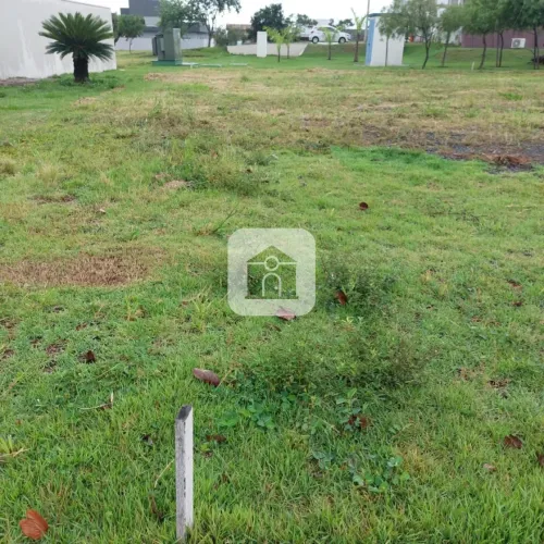 Terreno em condomínio para venda no bairro Laranjeiras