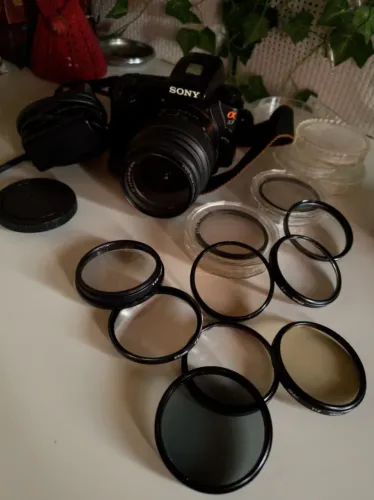 Câmera DSLR Sony Alpha 37 + Lente 18-55mm + Kit Completo com 10 Filtros Especiais!** ?