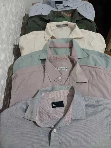 Camisas 10.00 cada masculina, P ao G com pequenas avarias, tenho video pra mostrar