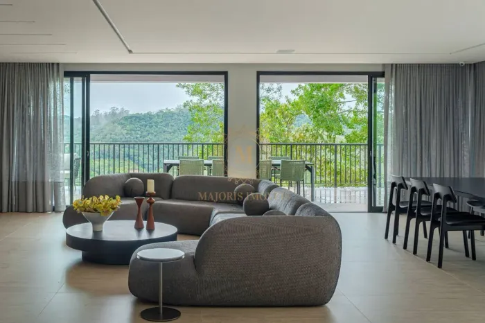 Casa de Alto Padrão no Condomínio Espelho dÁgua | Luxo, Exclusividade e Natureza Integrada