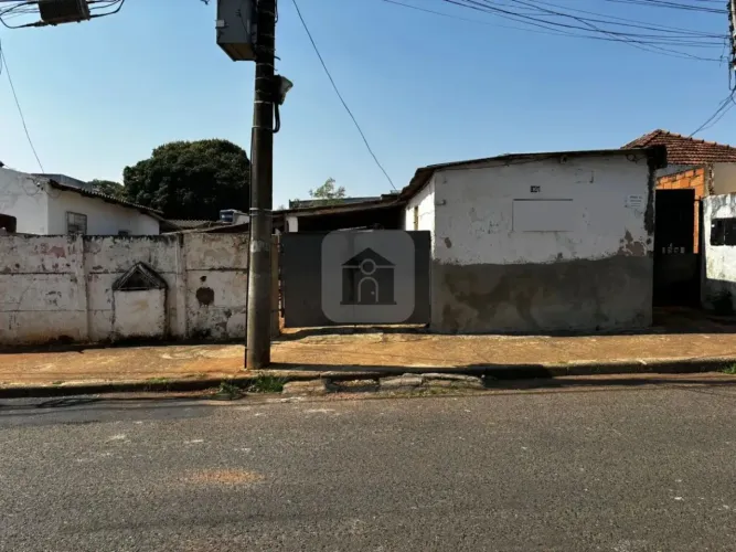 Terreno à Venda no Bairro Marta Helena