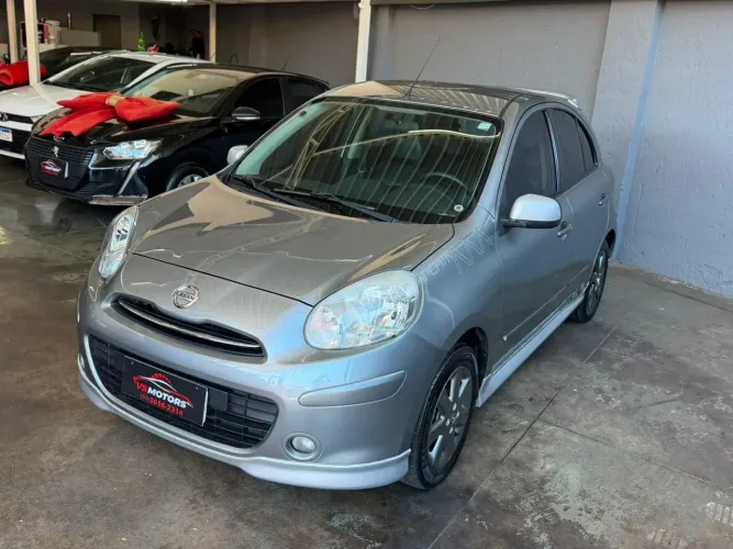 Nissan March SR 1.6 16V Flex Fuel 5P 2013