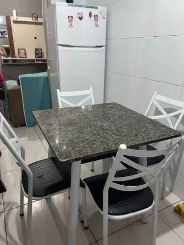 Mesa de mármore 4 cadeiras 