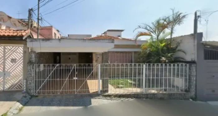 Casa ampla com 5 dormitórios para alugar, 180 m² construído e 400 de terreno por R$ 6.250/