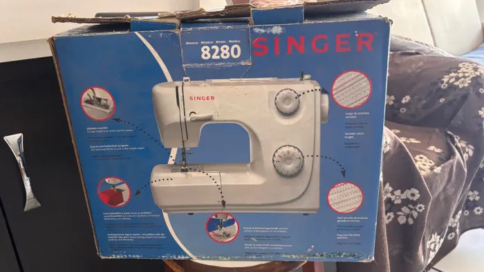 Máquina de costura SINGER 8280 na caixa