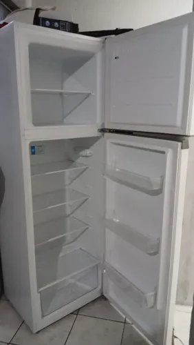 Geladeira Midea