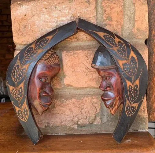 Kit 2 Escultura Africanas Angolana Madeira Legítima Original Sol e Lua Ótimo Estado
