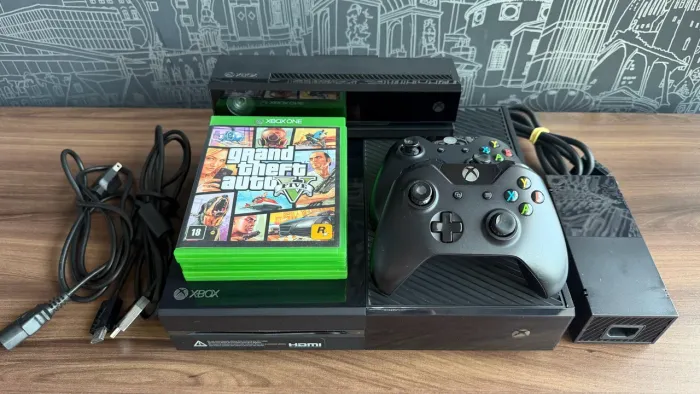 Xbox One Fat 500GB + 2 Controles + Kinect + 3 Jogos (GTA V)
