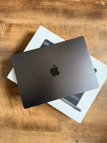 MacBook Pro M4 512SSD 16GB - com garantia 