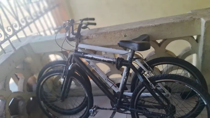 Duas bicicletas aro 26 à venda - boas condições e prontas para uso