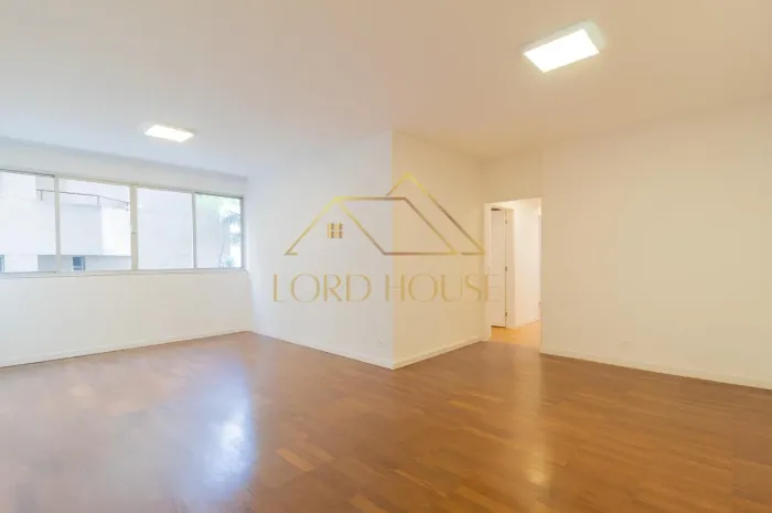 Apartamento no Jardins com 115m², possui 3 quartos, sendo 1 suíte e 1 vaga de garagem