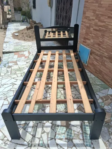 Cama de madeira solteiro
