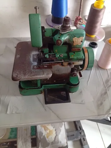 Máquina de costura a motor