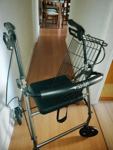 Vende-se andador com assento novo 