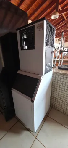 MÁQUINA DE GELO EVEREST