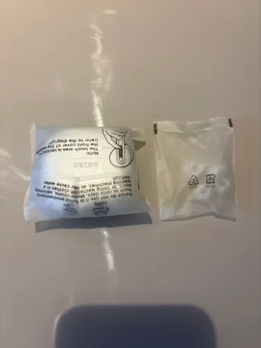 Redmi buds 8 lite Fone nunca usado ainda no plástico