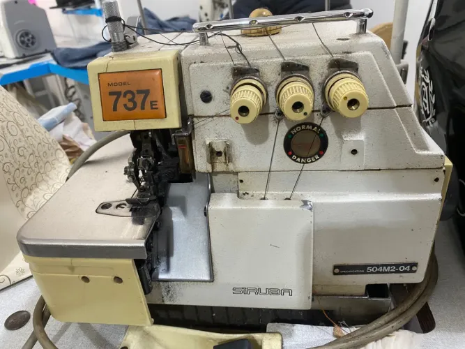 Máquina de costura overloque industrial