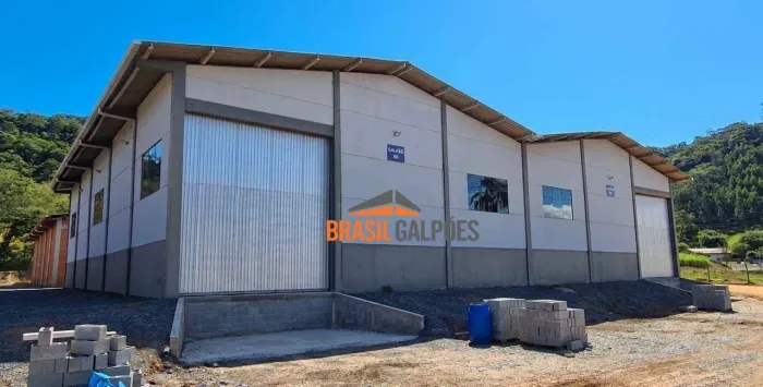 Galpão para Alugar, 750 m² - Belchior Baixo - Gaspar/SC.