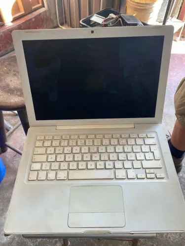 2 MacBook antigos