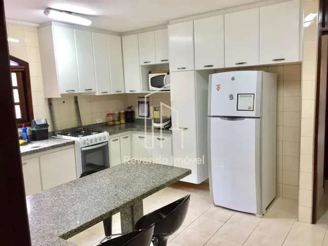 Casa de Luxo na Vila Marari: 5 Quartos, 5 Suítes, 7 Banheiros, 4 Vagas, 240m² em São Paulo