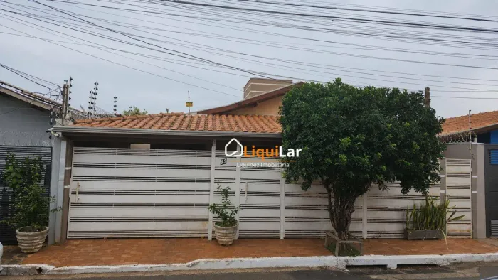 Casa com 4 Suítes, Piscina e Imóvel Regularizado para Financiamento