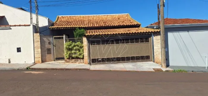 Venda de Casas / Padrão na cidade de Araraquara