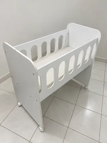 Mini Berço Moisés Branco com Colchão e Rodinhas