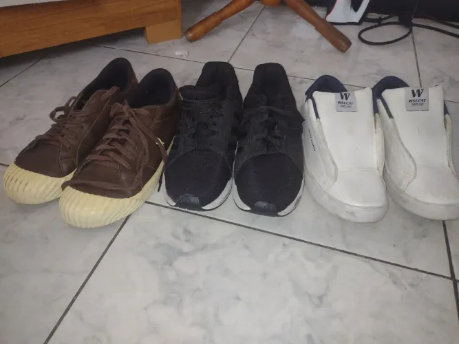 Vende-se 3 pares de sapato cada um para o seu dia