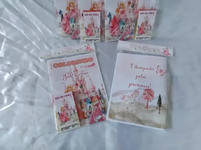 Livrinhos de colorir/lembranças aniversário