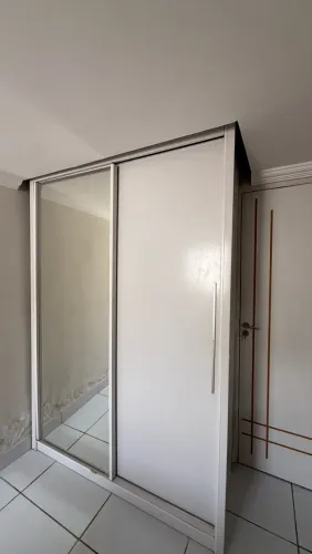 Guarda roupa com portas de correr
