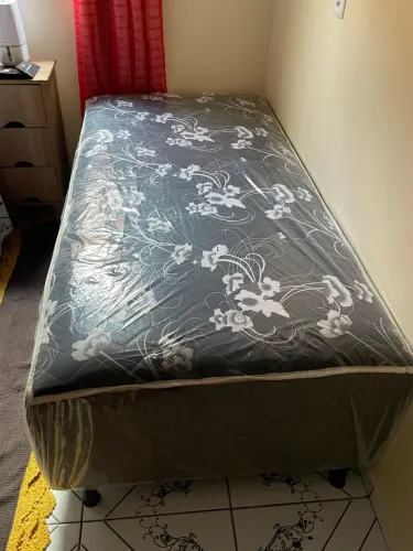 Cama solterão espuma e molas ensacada