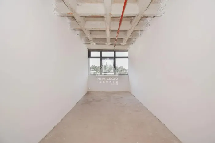 Venda Sala Comercial R$120.000,00 com Vaga na Escritura