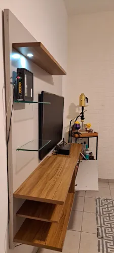 RACK SUSPENSO PARA SALA