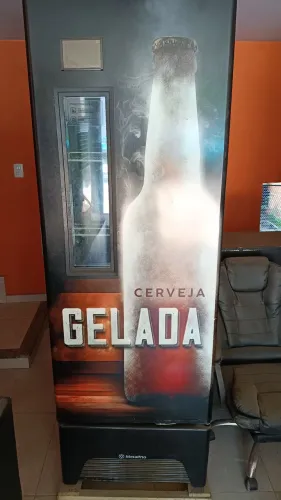 Cervejeira Vertical Expositora