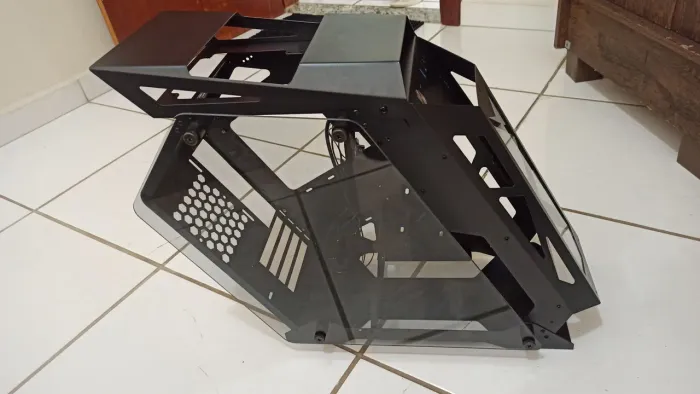 Gabinete gamer ATX- vidro temperado/ robô