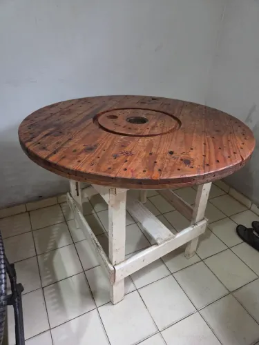 Mesa rústica, só falta pintura, aceita proposta