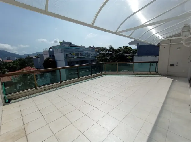 Cobertura Duplex Exclusiva de 330m² no Recreio: Seu Refúgio de Luxo a Passos da Praia!