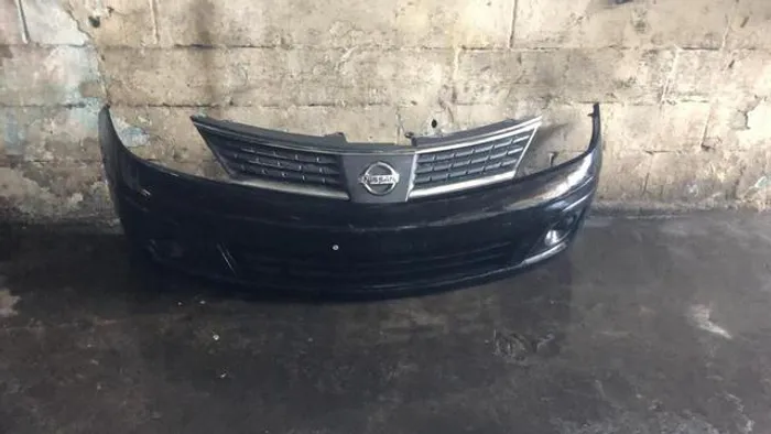 Para-choque completo Nissan Tiida.