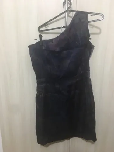 Vestido decote um ombro M